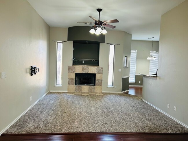 Photo - AVAILABLE NOW - $500 OFF FIRST FULL MONTH - Beautiful Home In Edmond School District!