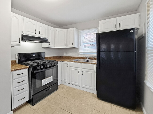 Photo - 1661 Harold Ave