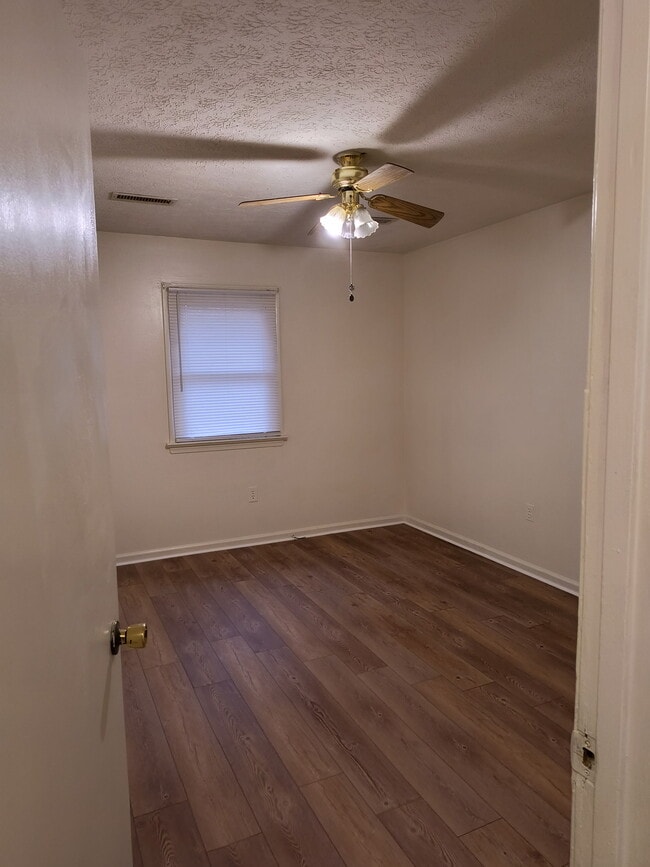 19605 Leesville Rd Unit B