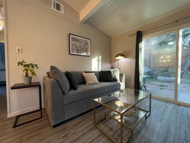 Photo - 211 Lessin Ln