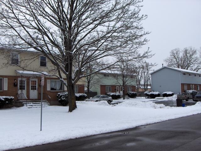Creekside Townhomes - Creekside Townhomes
