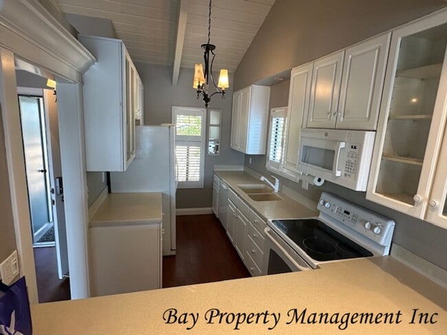 Photo - Premier Sherwood Lakes Location – Upstairs End Unit with Stunning Lake & Mountain Views