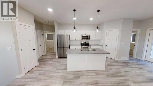 Photo - 10305-10128 128 Ave