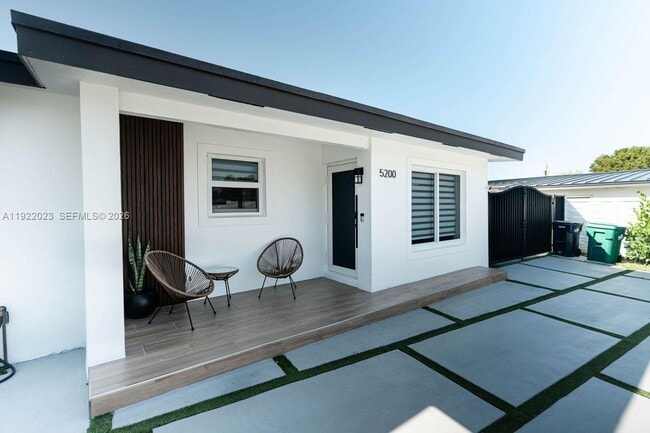 Photo - 5200 SW 114th Ct