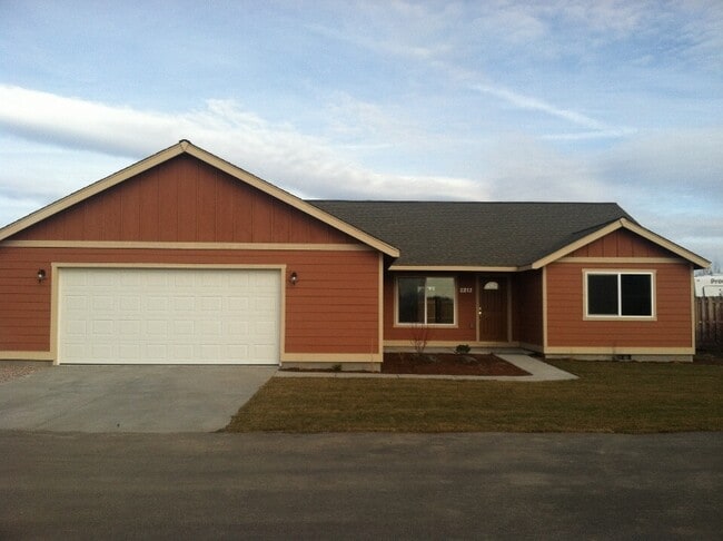 Building Photo - 2212 NE Arapahoe Ct