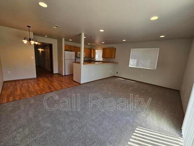 Photo - 2420 E Joseph Ave