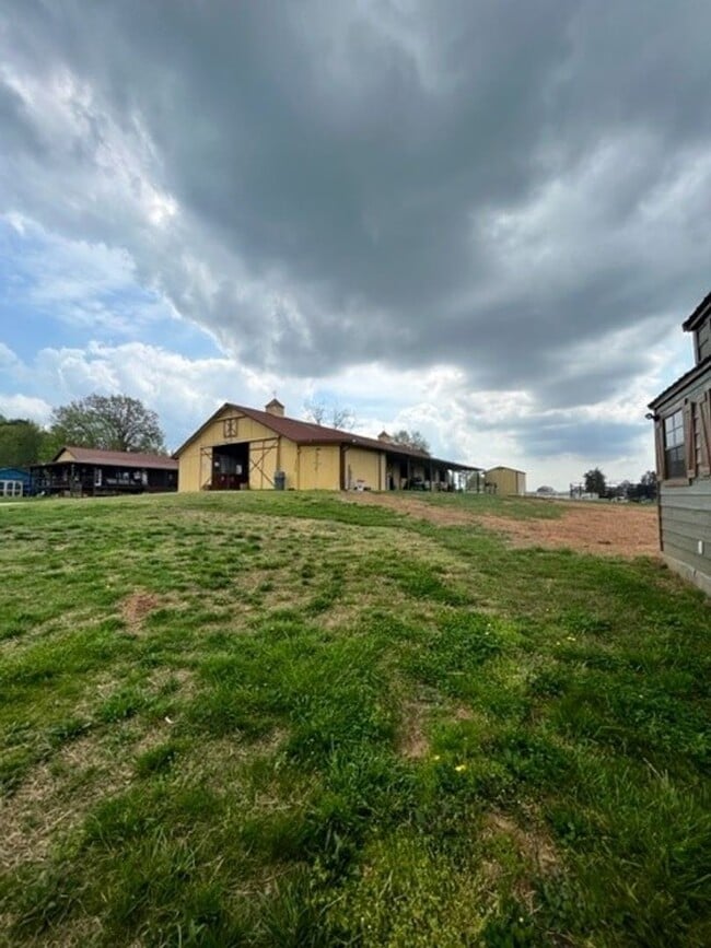 7169 Strawberry Rd