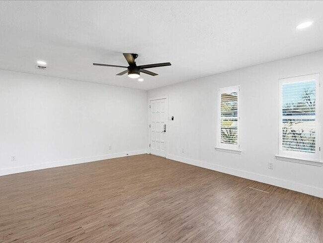 Photo - 2531 W Twelfth St