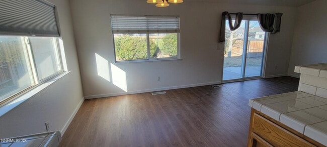 Photo - 2226 Ellice Wy