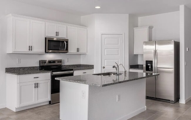 Kitchen - 1707 W Stanton Ave