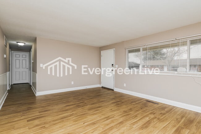 Photo - 4760 Rolling St