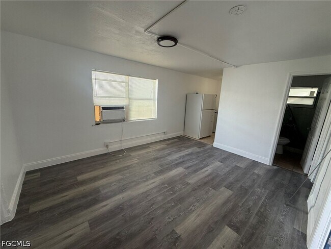 Photo - 3049 2nd St