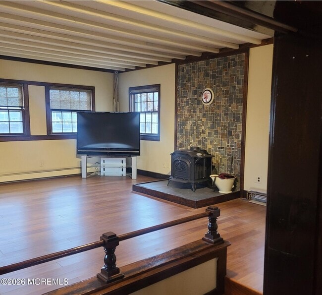 Photo - 634 Point Ave