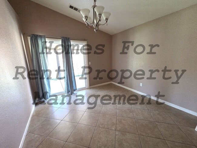 Photo - 541 Willow St