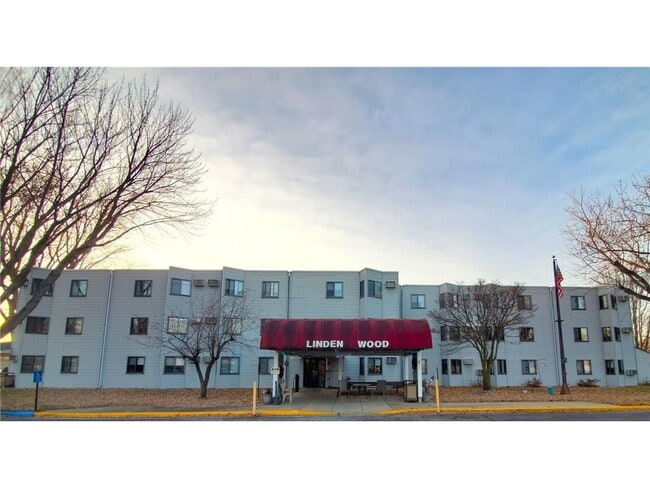 Building Photo - 215 Linden Ave W