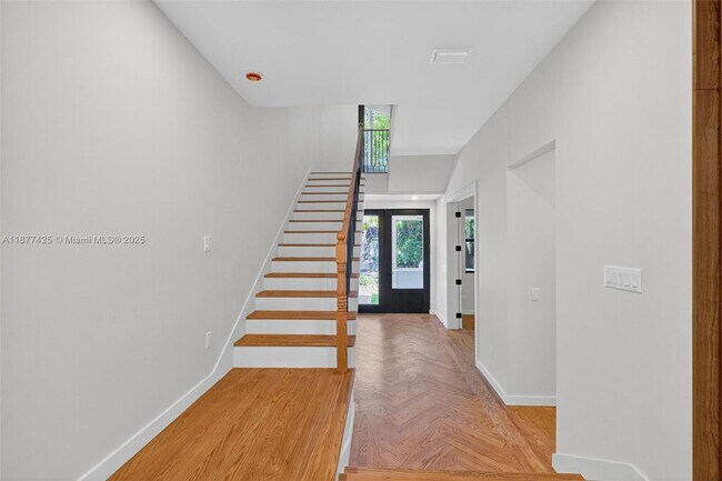 Photo - 2330 Overbrook St