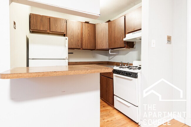 Building Photo - 837 W Wolfram St Rental