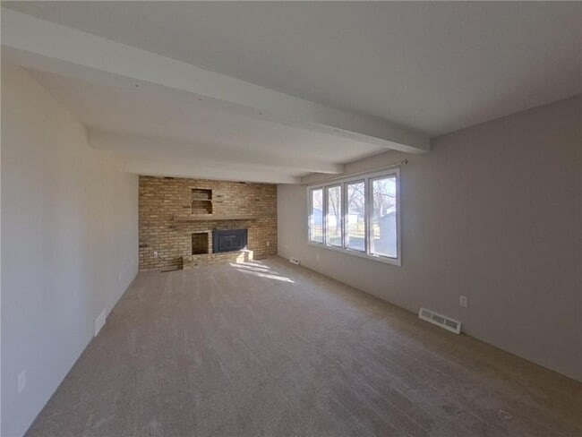 Photo - 931 Market St S