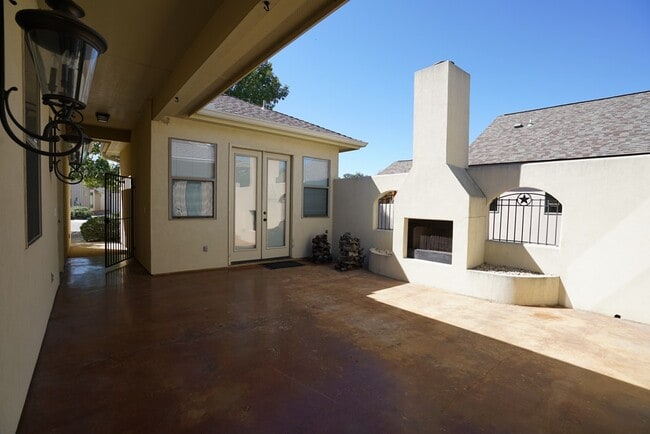 Photo - 2801 Indian Wells Dr E