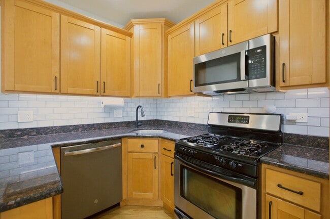 Photo - 2619 N Harding Ave Unit 3
