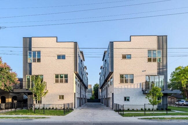 Rooftop Living Steps from Greenville Ave | 3BR/3.5BA Townhome