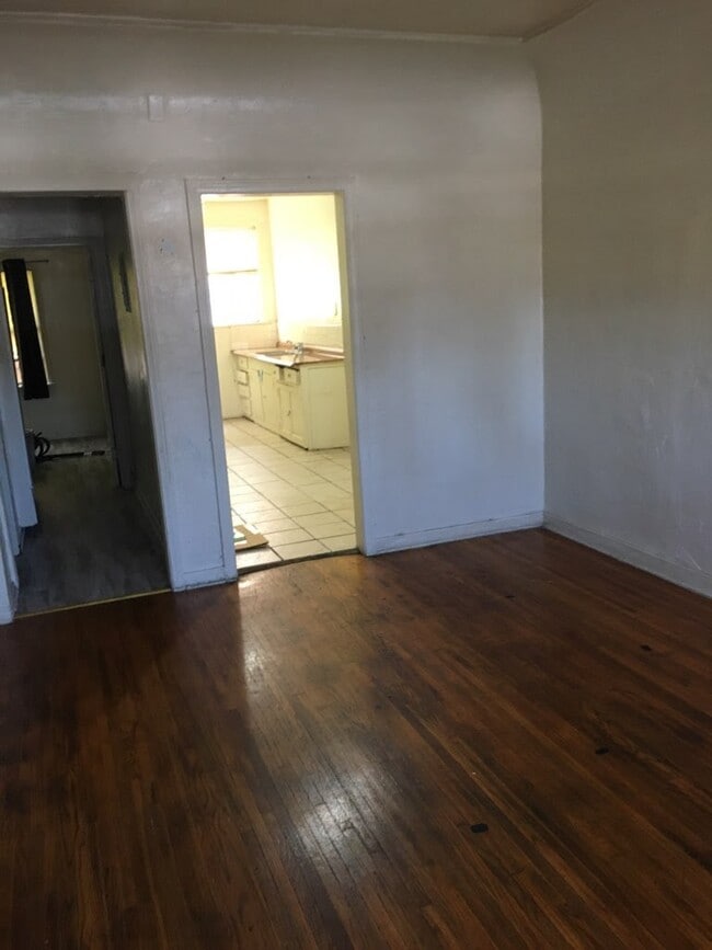 Building Photo - 2102 W 48th St Rental