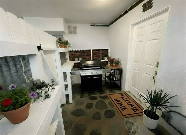 Photo - 1522 N Harvard St