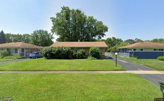 Building Photo - 16146 Cambridge Dr Rental