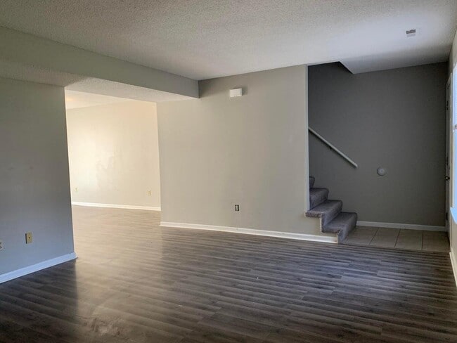 Photo - 2119 Live Oak Ln