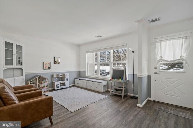 Building Photo - 6064 Old Landing Way