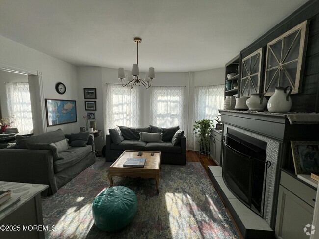 Building Photo - 92 Embury Ave Rental