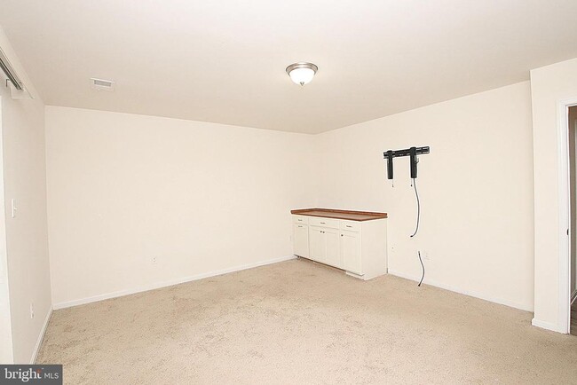 Photo - 185 Magellan Dr