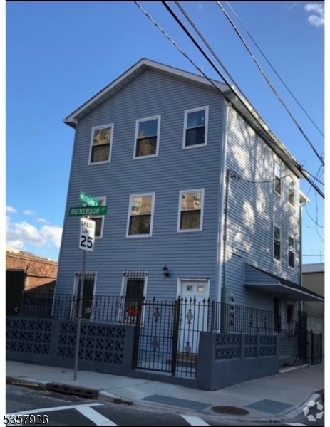Building Photo - 32 Dickerson St Rental