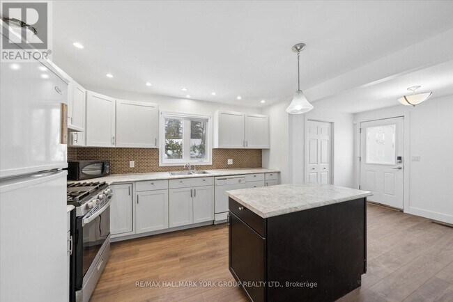 Photo - 27008 Kennedy Rd