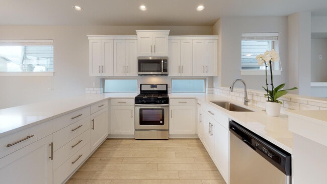 Photo - Sonny Estates: Stylish Floor-Plan, Easy Commute To Nike & Intel, Central Air, Small Dog w/ Pet Re...