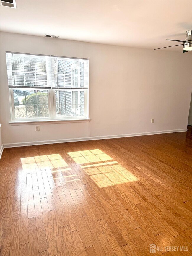 Photo - 202 Pennsylvania Way