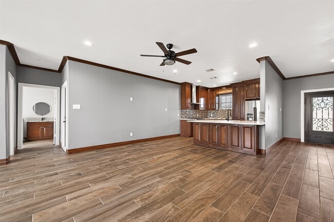 Photo - 2410 Engeling Rd