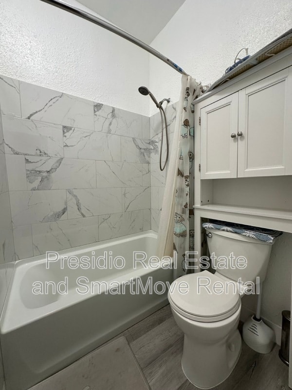 Photo - 1985 S 200 E