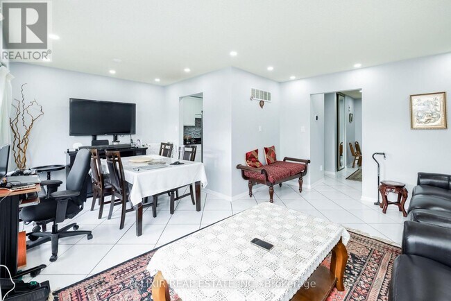 Photo - 26 Roughfield Crescent