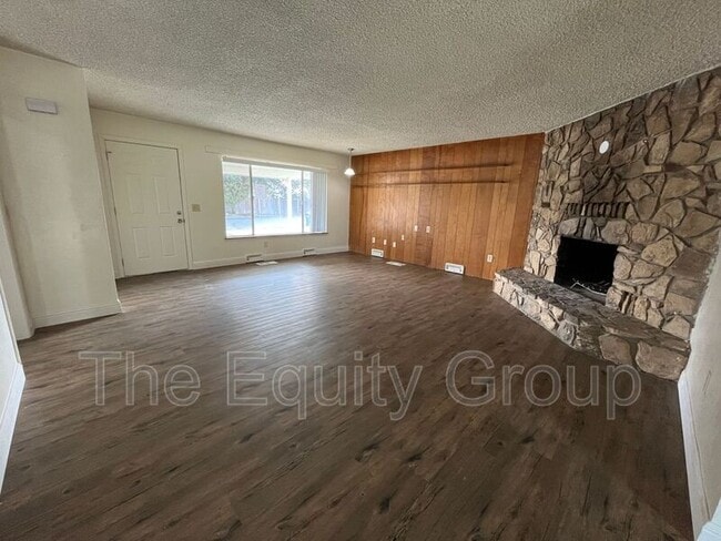 Photo - 823 N Belmont St