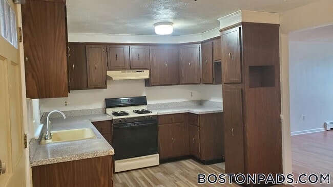 Building Photo - 2 Filbert St Rental