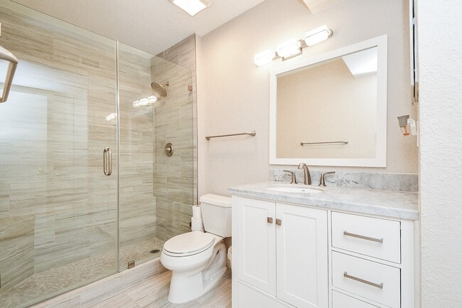 Building Photo - 2700 Bellefontaine Unit A6