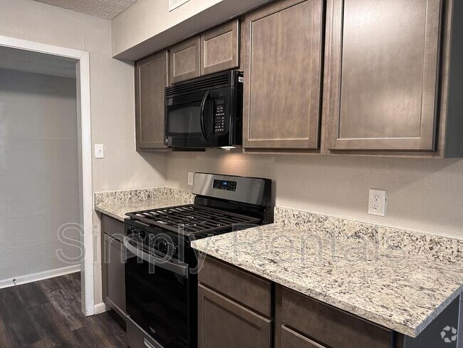 Building Photo - 3513 Washington St Rental