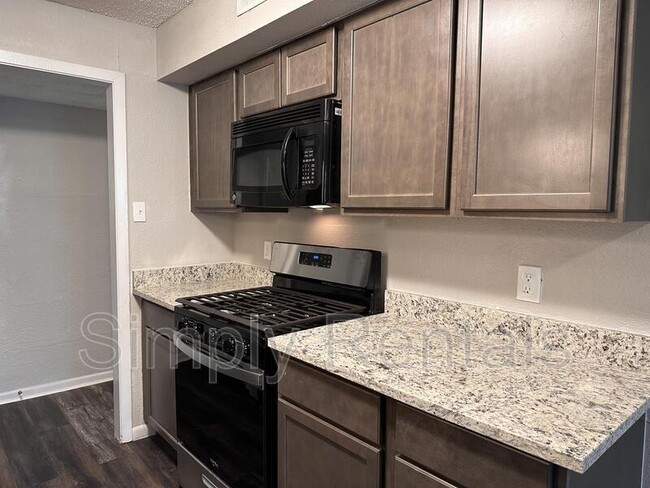 Building Photo - 3513 Washington St Rental