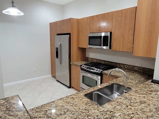 Building Photo - 3020 NW 125th Ave Unit 417