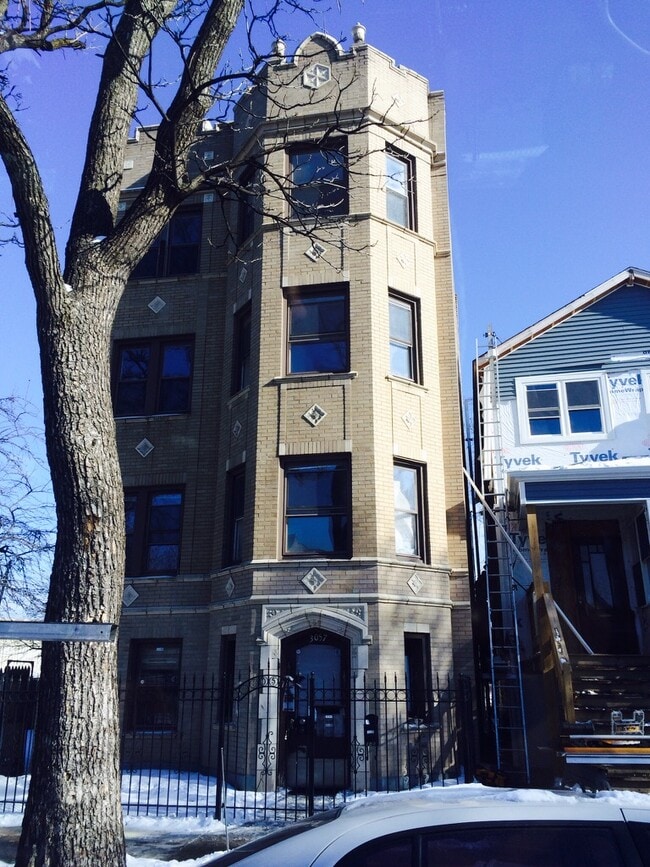 Building Photo - 3057 N Troy St Unit 3057 N Troy st 3