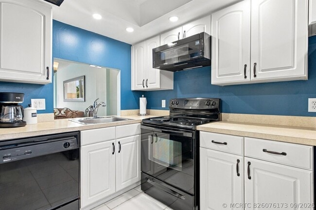 Building Photo - 113 Royal Pk Dr Unit 4E