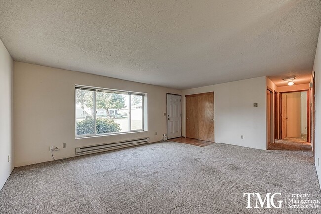 Photo - Classically Cute 2 Bed 1 Bath Duplex in Washougal