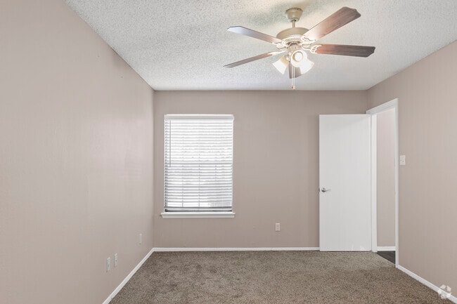 2BR, 2BA - 960SF (B2) - Bedroom