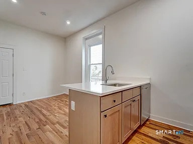 Photo - 522 Elm St Unit 3